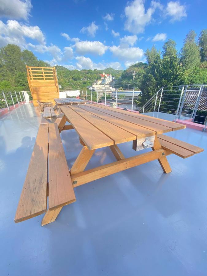 Hotel Little Swiss House Motobu Exterior foto